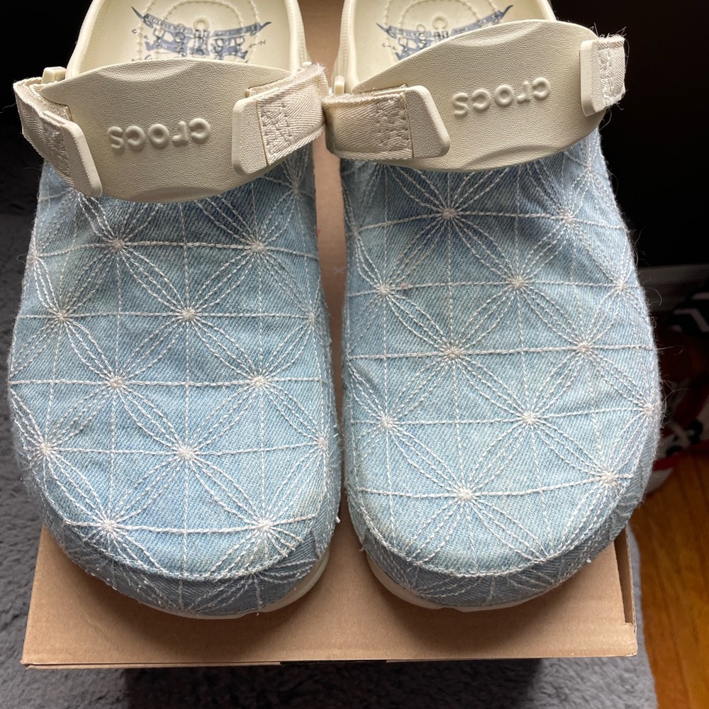 Levi CROCS with jibits